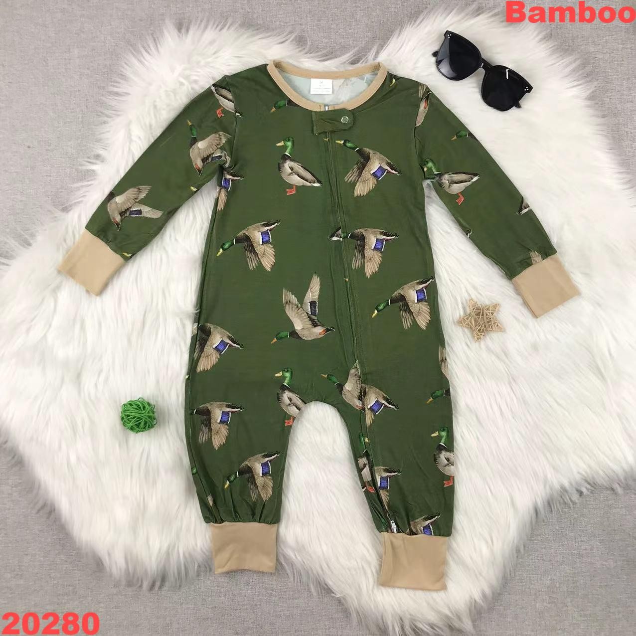 Bamboo Bodysuit Baby - رومبير بأكمام طويلة وطبعة بقرة من